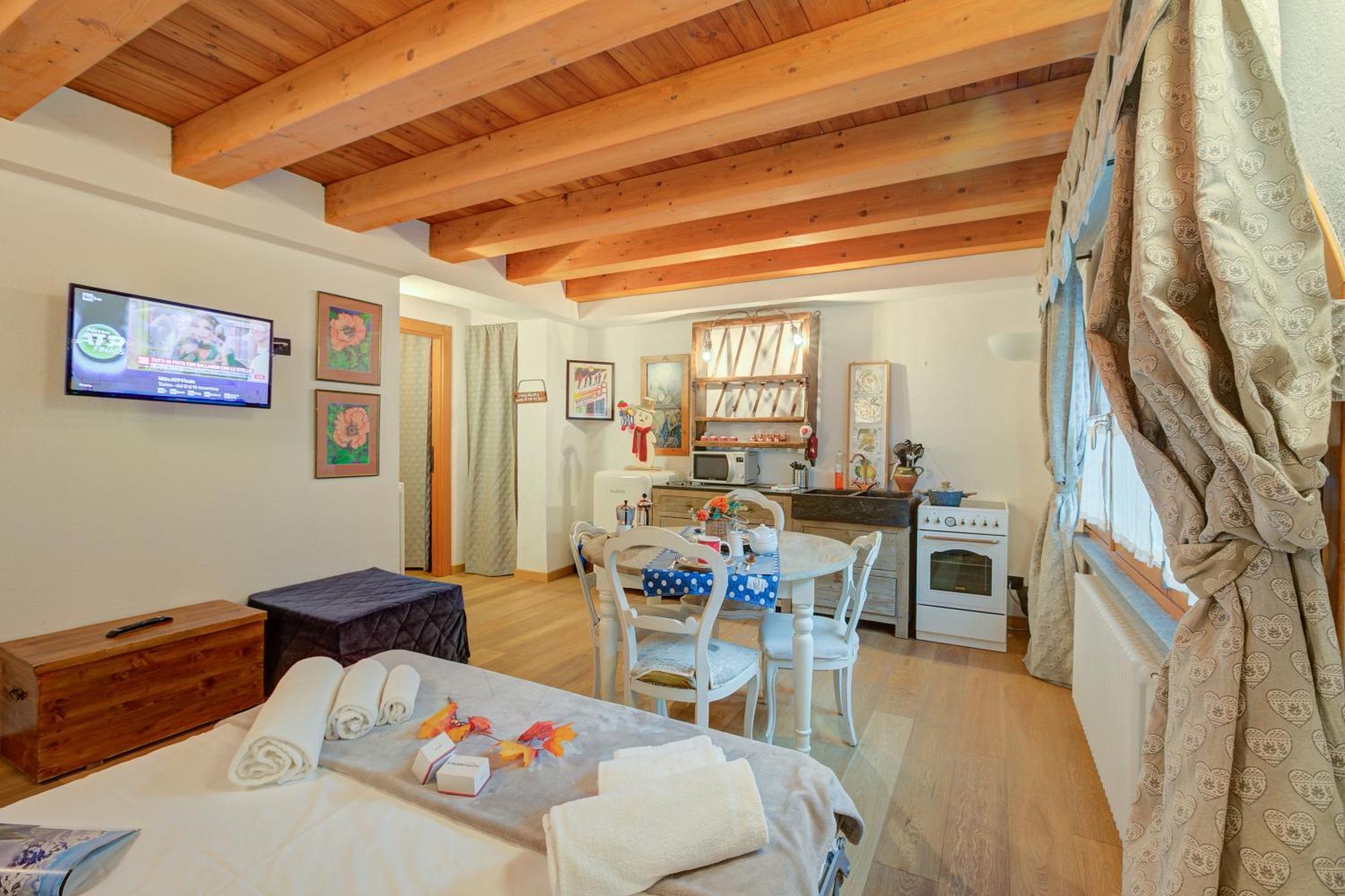 Cozy Nest In - Happy